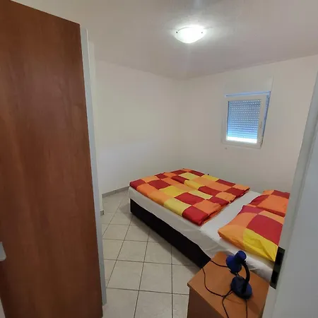 Apartment Fuer 2 Erwachsene Und 2