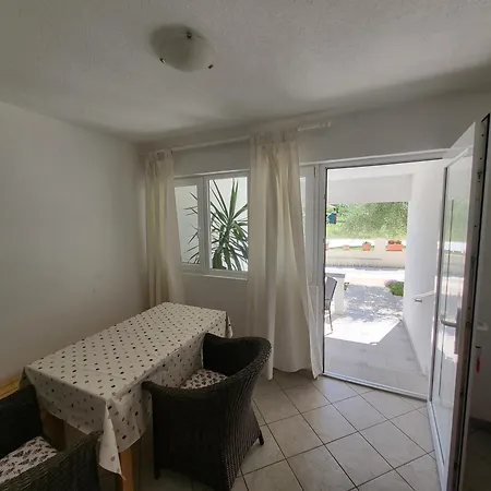 Apartment Fuer 2 Erwachsene Und 2 *