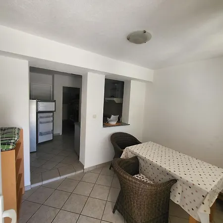 Fuer 2 Erwachsene Und 2 Apartment Razanac