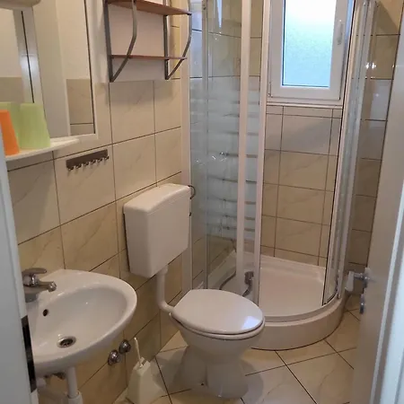 Fuer 2 Erwachsene Und 2 Apartment Razanac